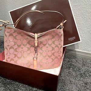 Pink signature coach bag barely used like new!